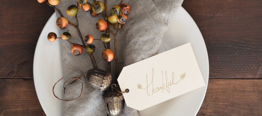 thankful, thanksgiving, seasons, holiday, celebration, table, wood, thanksgiving table, thanksgiving, thanksgiving, thanksgiving, thanksgiving, thanksgiving